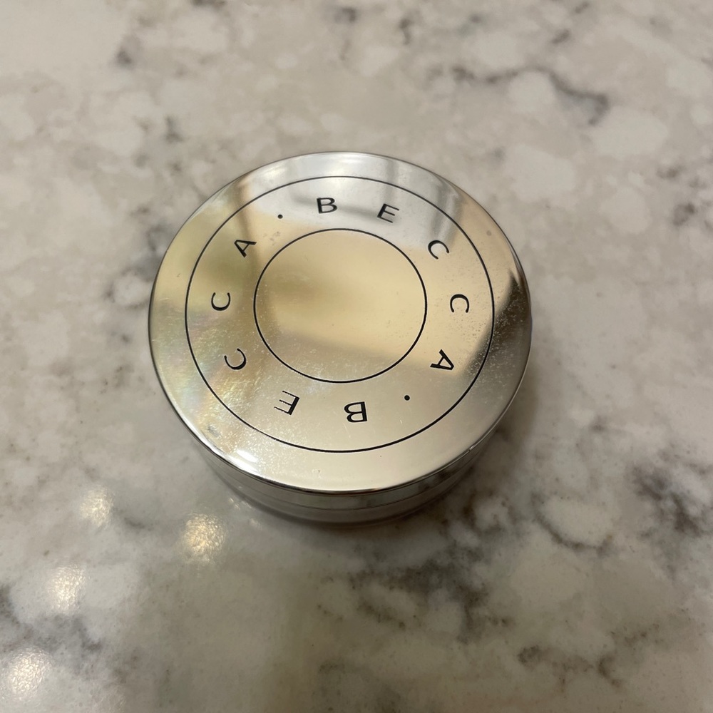 Becca under eye brightening setting powder